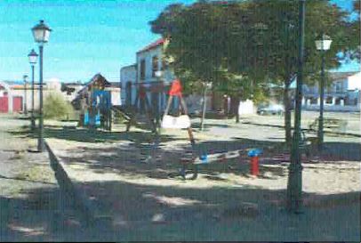 ZONA DE JUEGOS INFANTILES FRENTE DE LA PISCINA Y AL CENTRO DE RECEPCIÓN DE TURISTAS